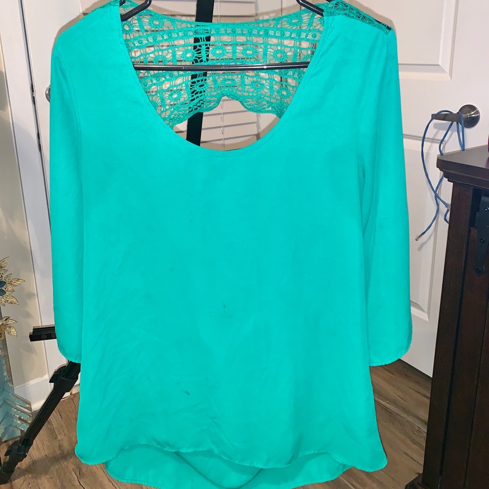 BEAUTIFUL LACE/OPEN BACK BLOUSE 🌺